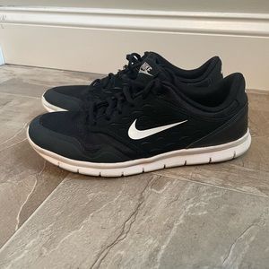 Women’s Size 8 Nike Sneaker
